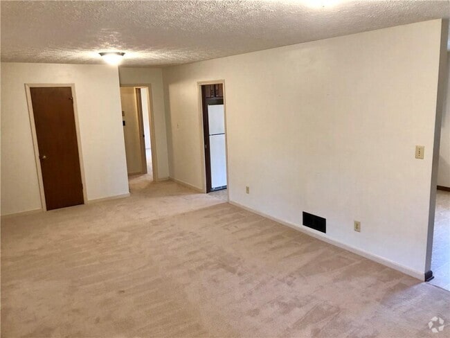 Building Photo - 215 Fayetteville Rd Rental