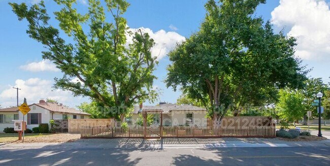 Photo - 4741 60th St