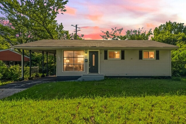 Building Photo - 10700 Spring Garden Dr