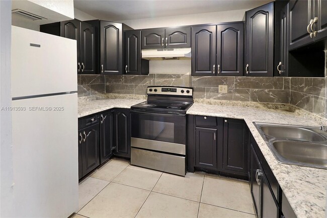 Building Photo - 5975 NW 25th Ct