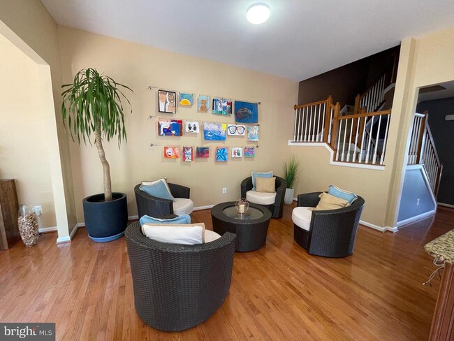 Photo - 22098 Avonworth Square