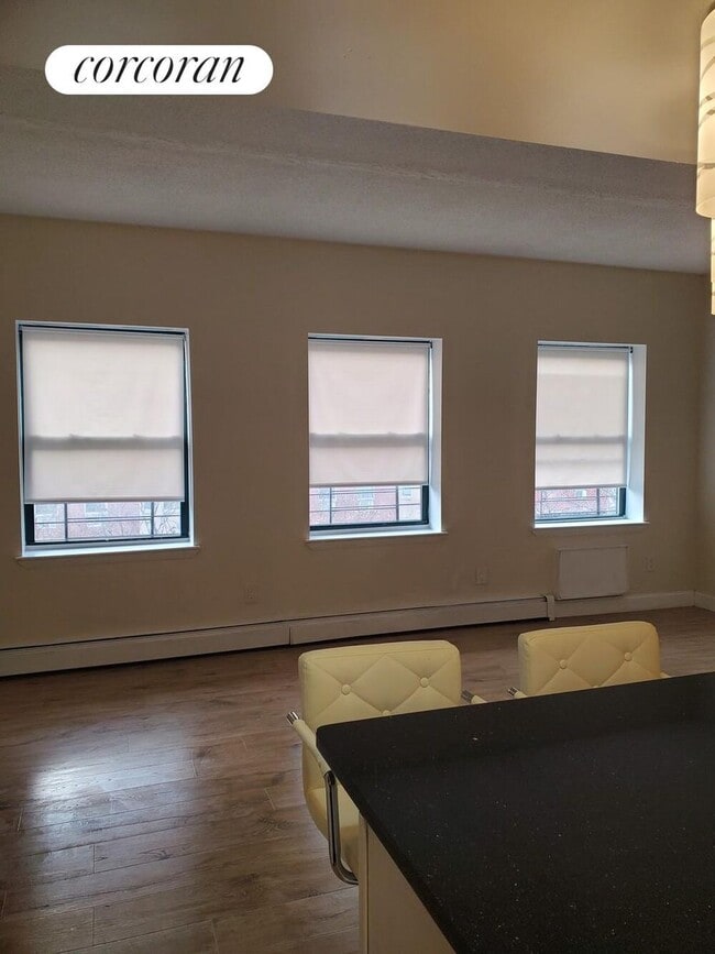 Photo - 71 E 118th St