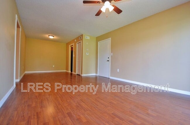 Photo - 300 Cherokee Ct