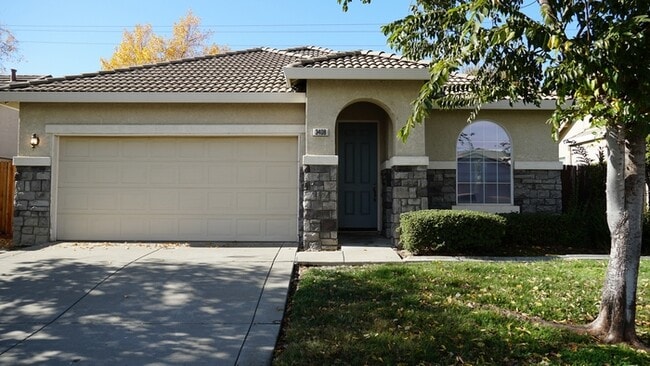 Building Photo - Gorgeous 3 bedroom 2 bathroom home in Sacramento!