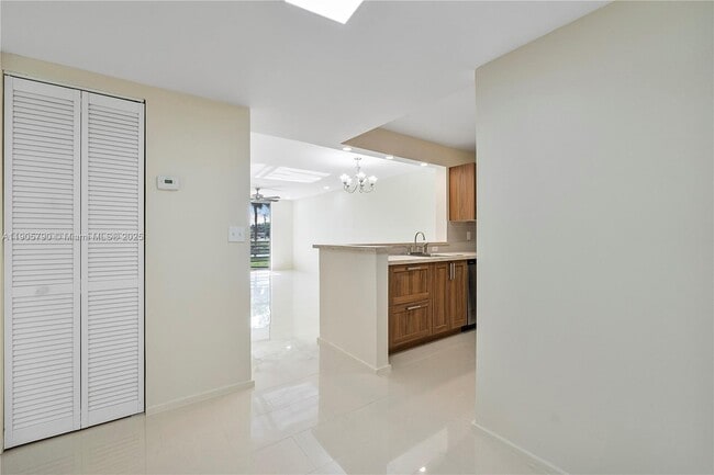 Photo - 2820 Somerset Dr Unit 112O