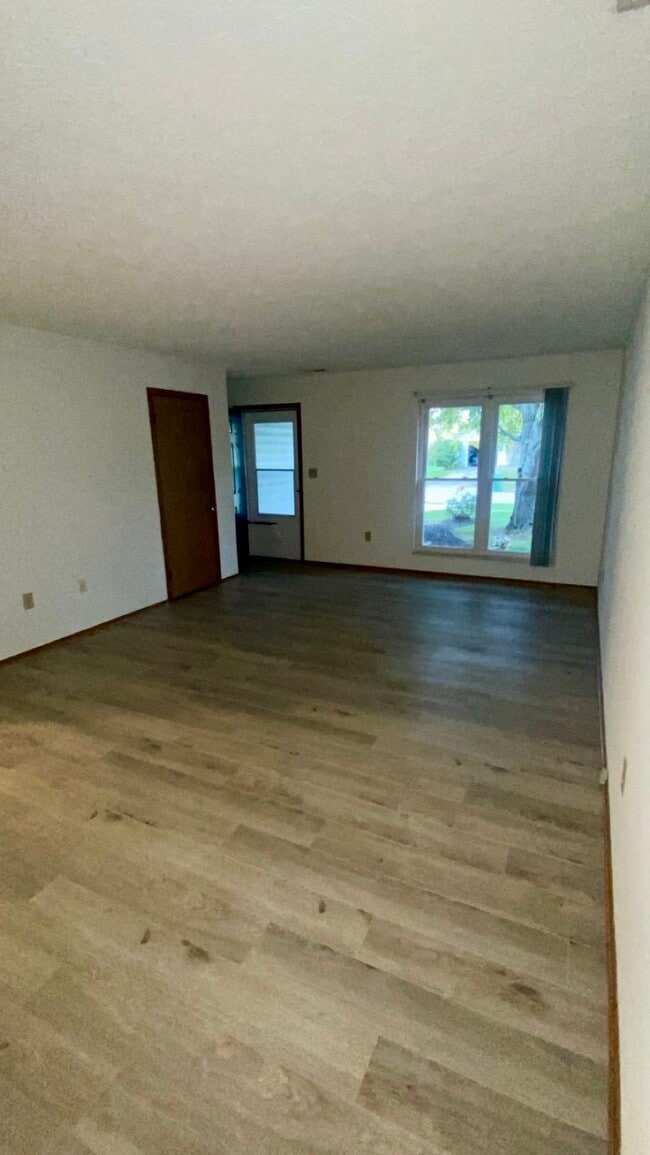 Photo - 525 Rosehill Dr