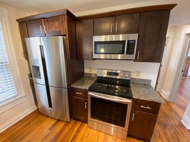 Photo - Kerr St 694-696 GW2 Unit 696 (Upper)