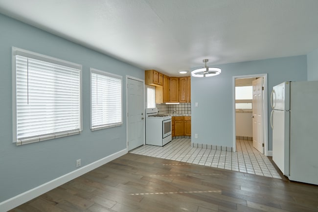 Photo - 781 Elm St Unidad back