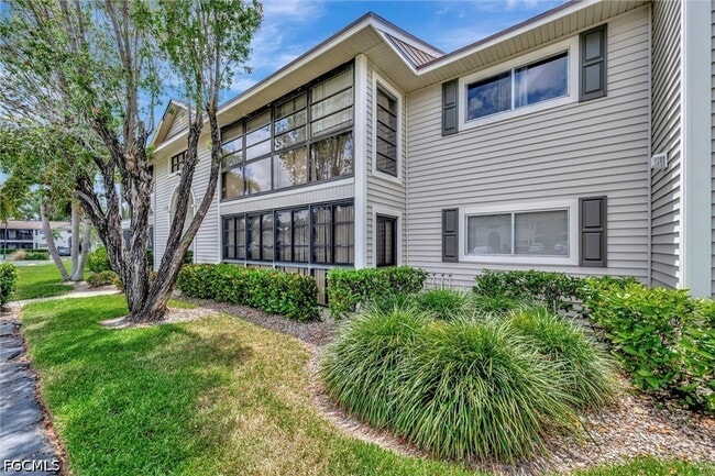 Photo - 8110 S Woods Cir Unit 4