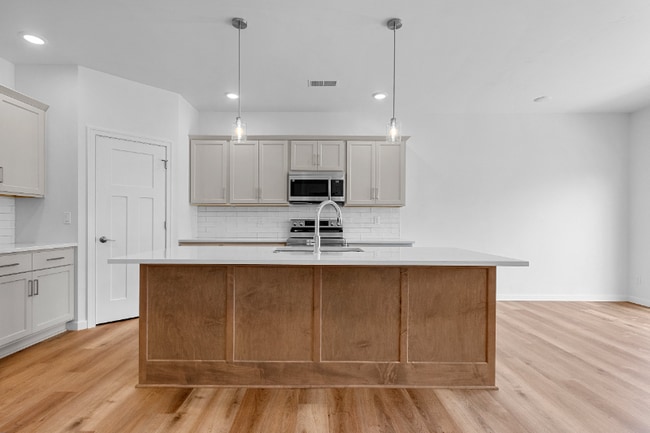 Photo - 2716 Saffron Pl