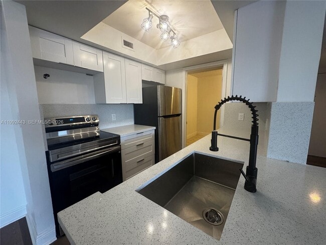 Building Photo - 5720 Rock Island Rd Unit 399