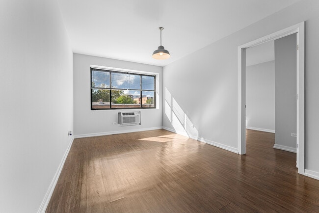 Photo - 6134 N Kenmore Ave