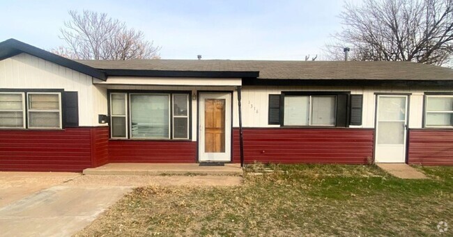 Building Photo - Spacious, remodeled 3 Bed, 2 Bath Home in ...