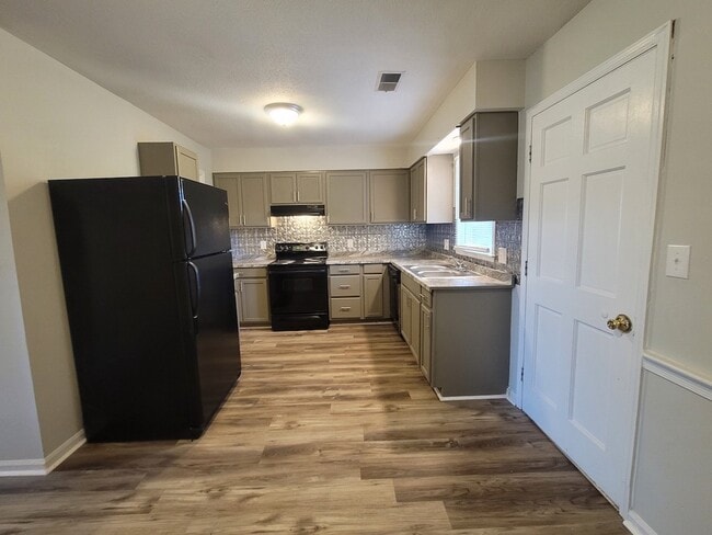 Photo - 105 Plaza Oaks Rd