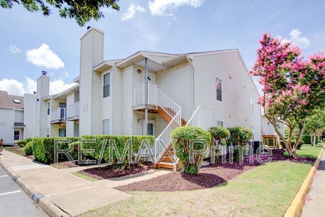 Building Photo - 511 Summit Ct