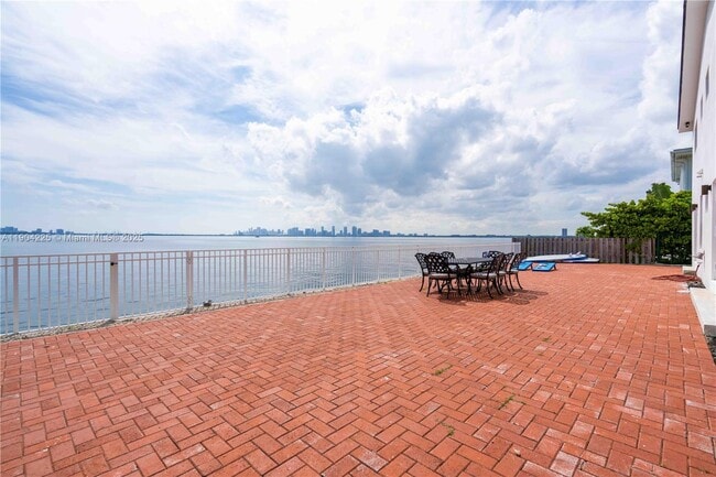 Photo - 1850 S Treasure Dr Unidad 5