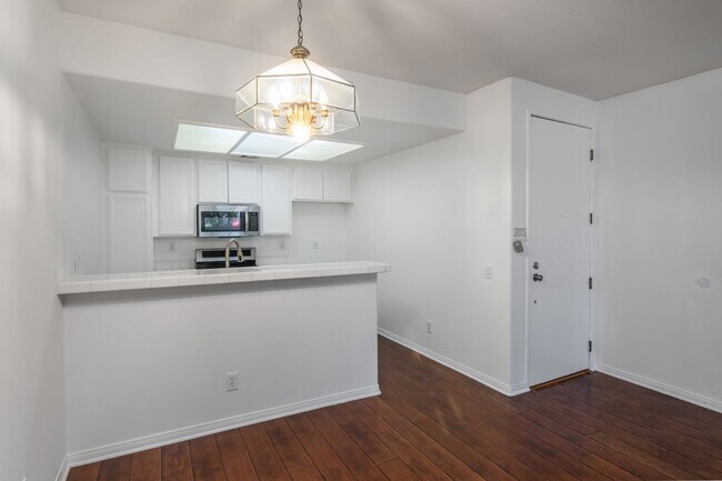Photo - 16940 Chatsworth St
