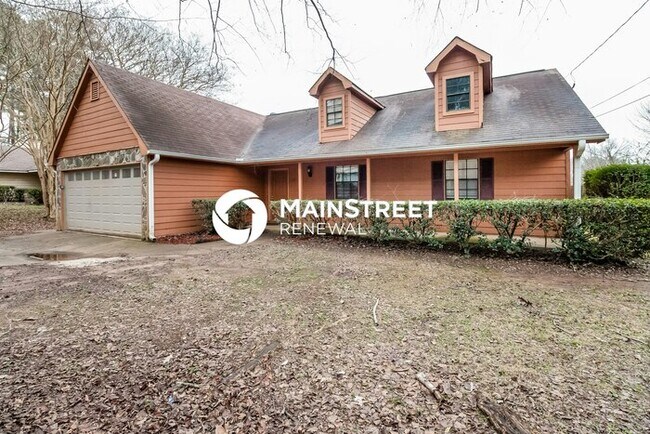 Photo - 3 Bedroom Pet-Friendly Home in Jonesboro, GA with Main Street Renewal