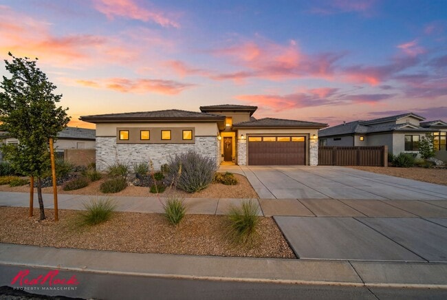 Building Photo - 4 Bedroom Home with Gorgeous Views