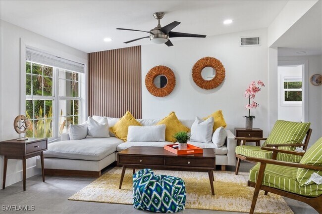 Photo - 2123 Holiday Ln