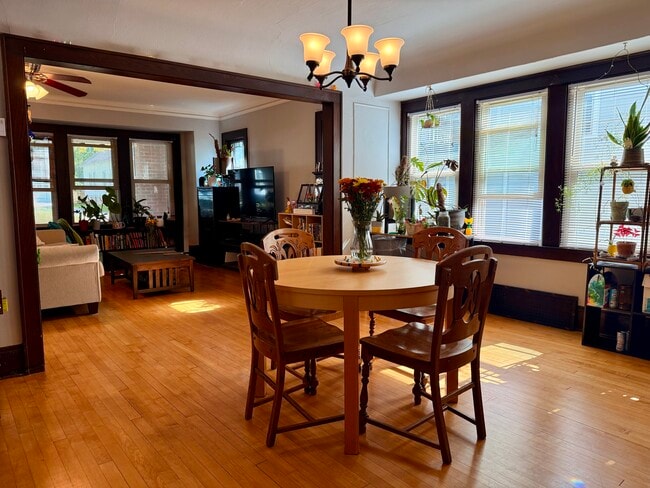 Building Photo - 541 N 62nd St Unit Lower