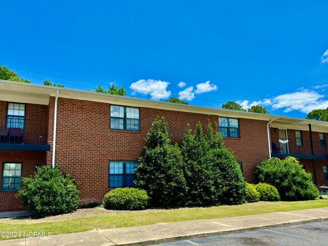 Building Photo - 3311 Landmark St Unit 6 Rental