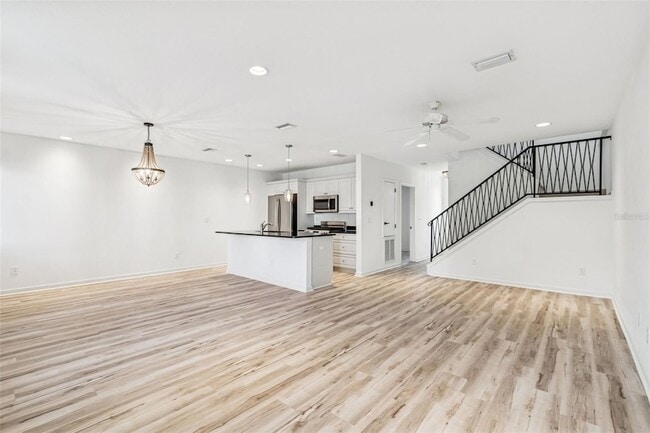 Photo - 1685 Laurel St