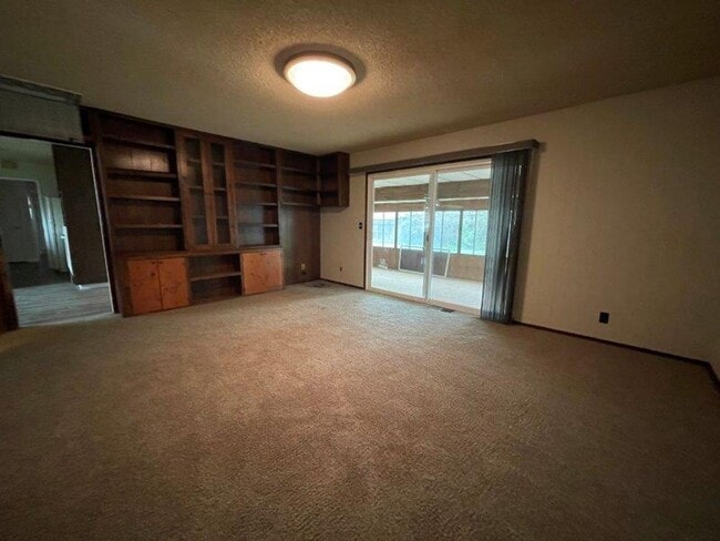 Photo - Desired Greenhaven 4 Bedroom