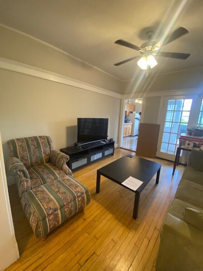 9/1 Spacious 3BR w/balcony, heat included! - 9/1 Spacious 3BR w/balcony, heat included! Condo
