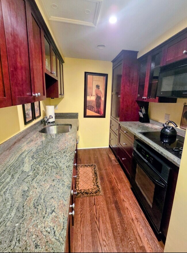 Photo - 73 Pinckney St