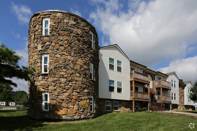 Knobs Pointe Apartments