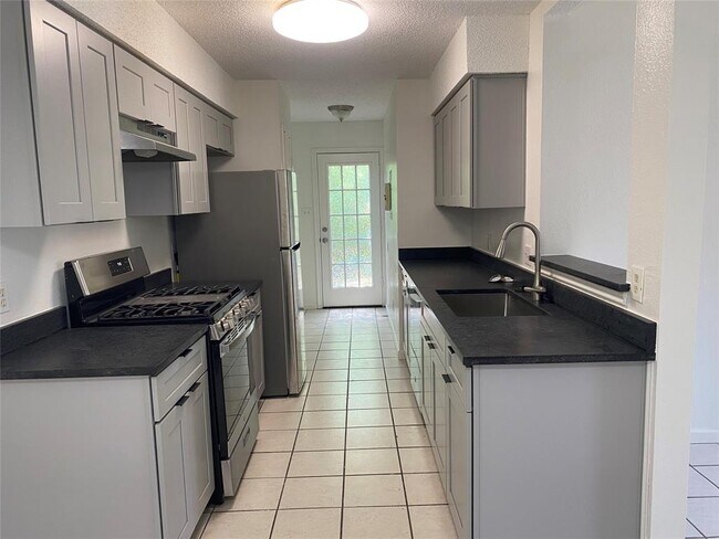 Building Photo - 14201 Sussman Ct