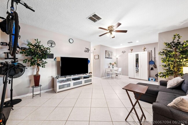 Building Photo - 2100 NE 38th St Unit 205