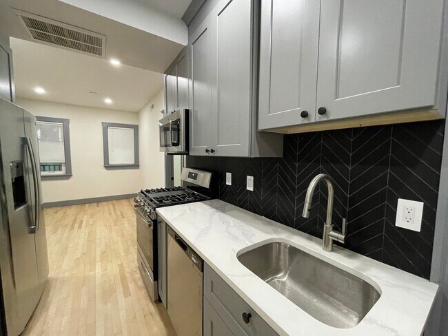 Building Photo - 41 Long Ave Unit U1