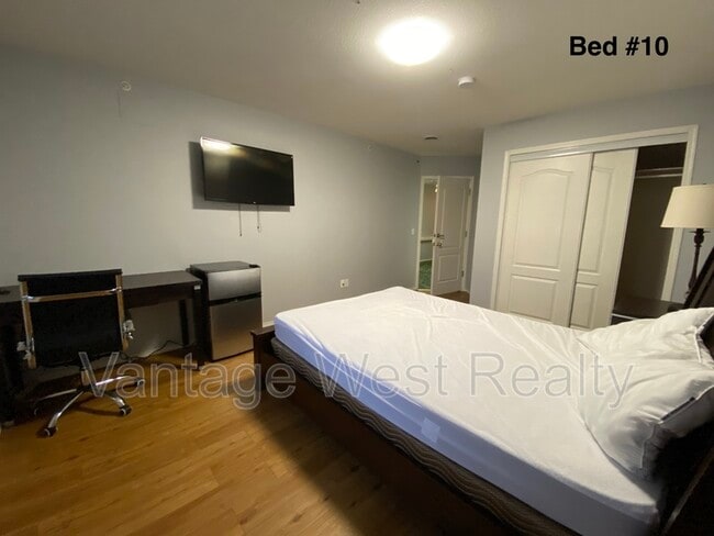 Photo - 453-453 Morrison Ave