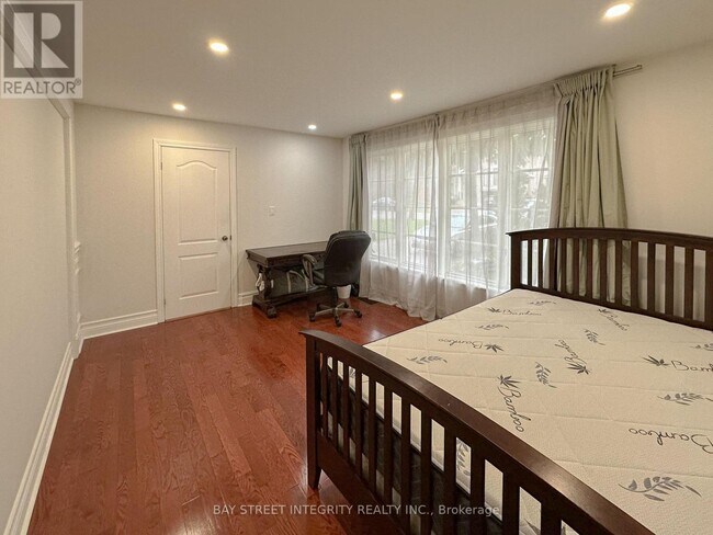Photo - 275 Estelle Ave