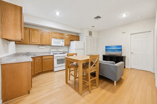 Photo - 182A Christopher Columbus Dr