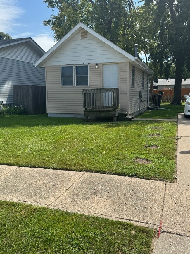 Building Photo - $700 - Cozy Studio Home