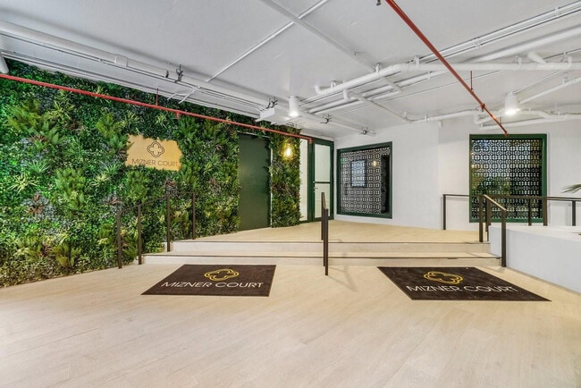 Building Photo - 100 SE 5th Ave Unit 110