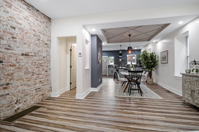 Photo - 3316 Sidney St