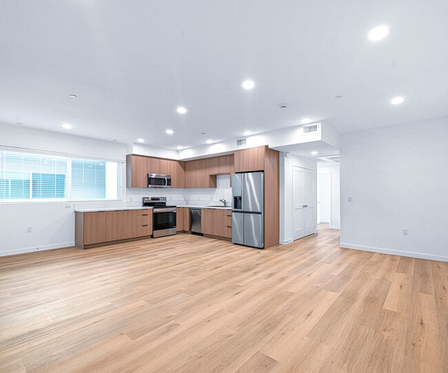 Photo - 14811 Erwin St