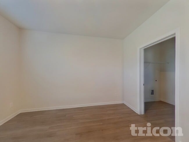 Photo - 823 Athens Ln