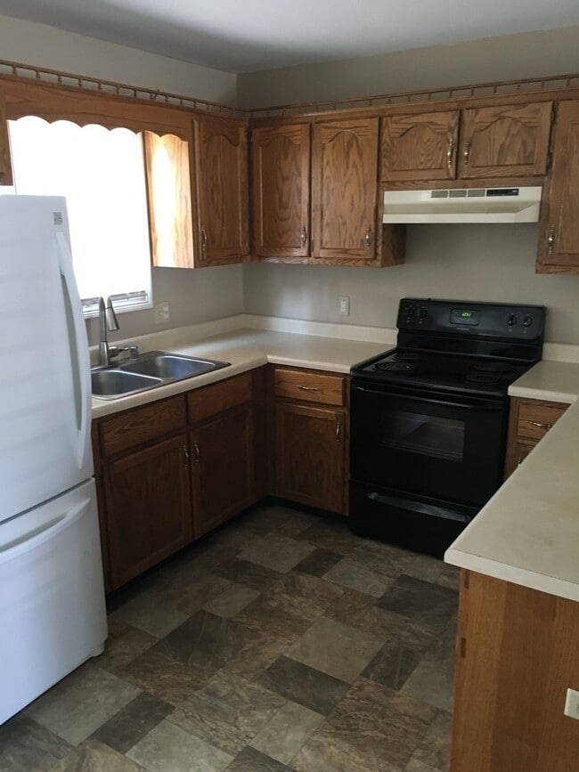 Photo - 426 College St