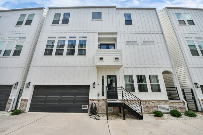 Photo - 1223 W 16th St