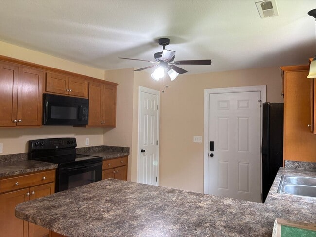 Photo - 124 Deerfield Ln