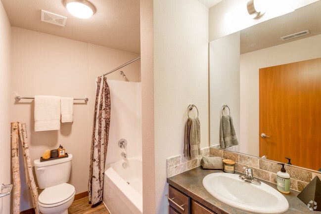 2BR, 2BA - 1,112 SF