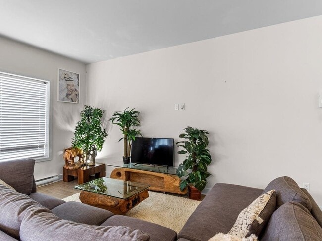 Building Photo - 7709 Broadway Rental