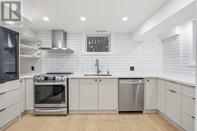 Photo - 1885 Kingston Rd