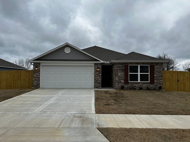 Building Photo - Newer Construction 3 bedroom 2 bath home!