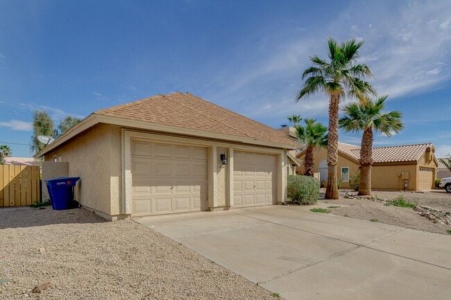 4314 E Juanita Ave